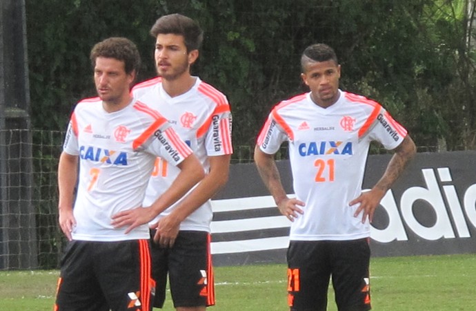 Elano, Mattheus e Léo flamengo treino (Foto: Thales Soares)