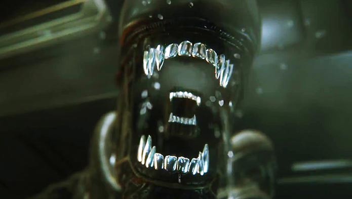 Amanda é perseguida constantemente pelo Alien (Foto: Divulgação)