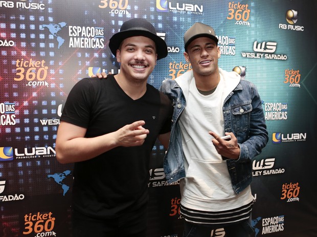 Wesley Safadão e Neymar em bastidores de show em São Paulo (Foto: Rafael Cusato/ Brazil News)