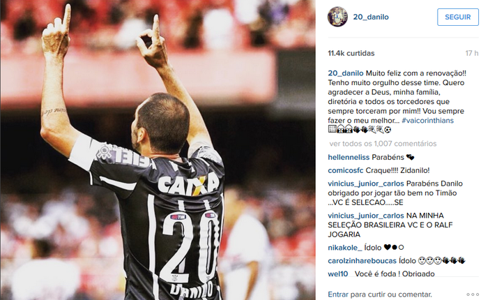 Danilo festeja renovação com o Corinthians: 