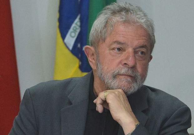 O ex-presidente Luiz Inácio Lula da Silva participa de reunião da bancada do PT na Câmara em 2015 (Foto: Valter Campanato/Agência Brasil)