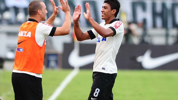 Paulinho, Corinthians x Santos (Foto: Marcos Ribolli)