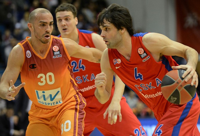 Basquete Milos Teodosic e Carlos Arroyo, CSKA x Galatasaray (Foto: AFP)