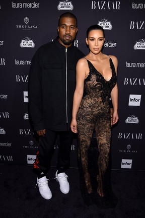 Kanye West e Kim Kardashian em festa em Nova York, nos Estados Unidos (Foto: Dimitrios Kambouris/ Getty Images/ AFP)