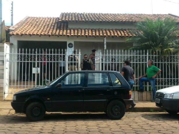 Roubo aconteceu em frente ao Ministério do Trabalho em Boa Esperança (MG) (Foto: Reprodução EPTV)