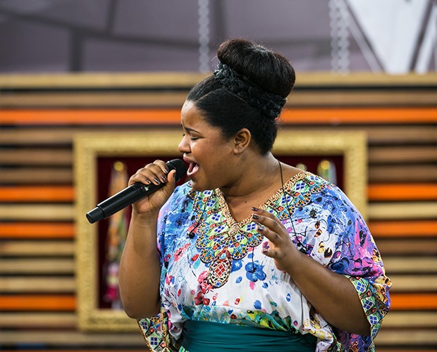 Dedicação e foco marcam a preparação da cantora do time Brown (Foto: Isabella Pinheiro / Tv Globo)