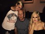 Bruce Willis janta com as filhas nos Estados Unidos
