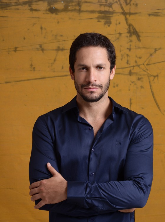 Rainer Cadete é o mais novo solteiro do meio artístico: o ator confirma o término do namoro (Foto: Jorge Bispo)