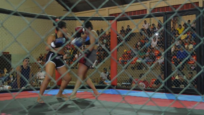 Amanda Carolina 1º Circuito Cruzeirense de MMA (Foto: Adelcimar Carvalho/G1)