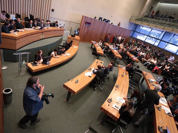 Plenário da Câmara durante sessão da CPI da Saúde da Câmara Legislativa, que ouviu nesta quinta-feira (21) a presidente do SindSaúde, Marli Rodrigues, e o vice-governador Renato Santana (Foto: Rogaciano José/CLDF/Divulgação) Plenário da Câmara durante sessão da CPI da Saúde da Câmara Legislativa, que ouviu nesta quinta-feira (21) a presidente do SindSaúde, Marli Rodrigues, e o vice-governador Renato Santana (Foto: Rogaciano José/CLDF/Divulgação)