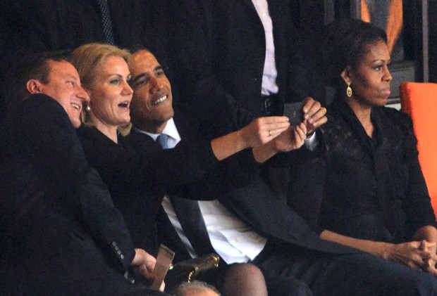 Obama Faz Autorretrato Durante Funeral De Nelson Mandela Quem Quem News