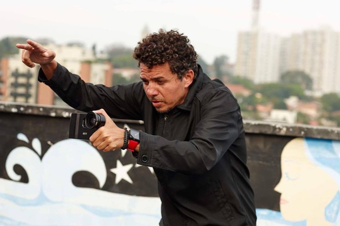 O cineasta Frank Mora durante a gravação do filme Charlotte SP, totalmente gravado com iPhone (Foto: Divulgação/Raul Raichtaler) O cineasta Frank Mora durante a gravação do filme Charlotte SP, totalmente gravado com iPhone (Foto: Divulgação/Raul Raichtaler)