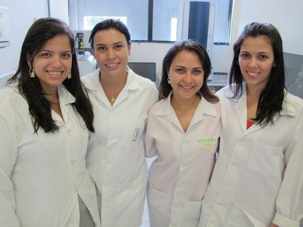 Pesquisadoras do CEPEMA, em Cubatão, que descobriram e estudam a ação da bacteria (Foto: Mariane Rossi/G1)