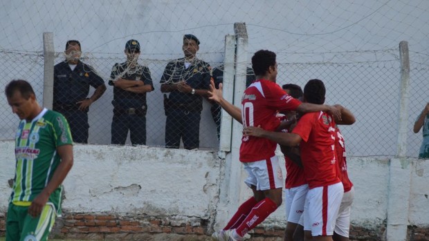 Sergipe comemora a primeira vitória após 11 jogos (Foto: João Áquila/GLOBOESPORTE.COM)
