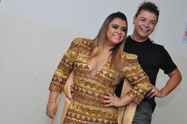 Preta Gil posa com David Brazil em bastidores de show no Rio (Foto: Roberto Teixeira/ EGO)