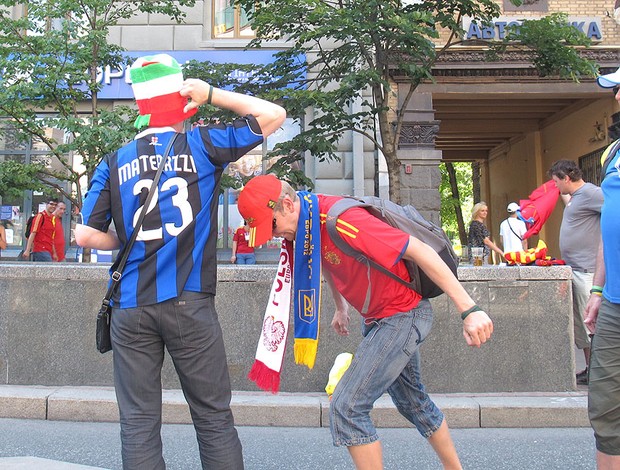 torcedor camisa Materazzi cabeçada final Euro (Foto: Marcos Felipe / Globoesporte.com)