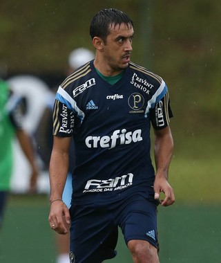  Criticado, Robinho deu mesmo número de assistências de meias rivais juntos