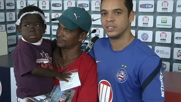 Caio, torcedor do Bahia, luta pela vida e precisa de transplante de rim (Foto: Reprodução SporTV)
