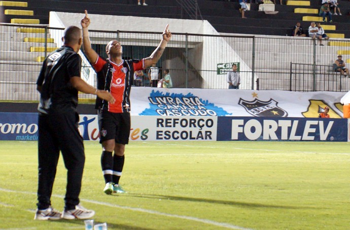Jael - ABC x Joinville, no Estádio Frasqueirão (Foto: Augusto Gomes/GloboEsporte.com)