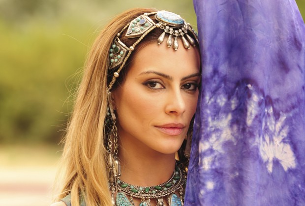 DONA DE OLHOS MARCANTES, CLÉO PIRES APARECE LINDA NA NOVELA SALVE JORGE (Foto: Divulgação/TV Globo) DONA DE OLHOS MARCANTES, CLÉO PIRES APARECE LINDA NA NOVELA SALVE JORGE (Foto: Divulgação/TV Globo)