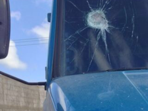 Vidros quebrados no Ceará (Foto: Gislene Carneiro)