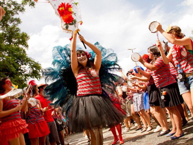 O Unidos do Samba Queixinho surgiu com oito amigos e, hoje, tem 70 pessoas na bateria (Foto: Elisa Mendes/Divulgação)