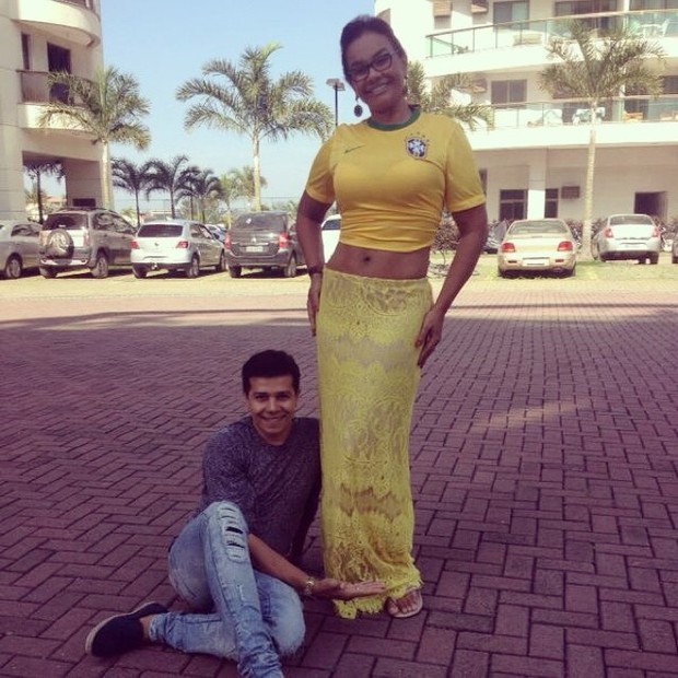 Ego De Barriga De Fora Solange Couto Mostra Corpao Ao Torcer Para O Brasil Noticias De Famosos