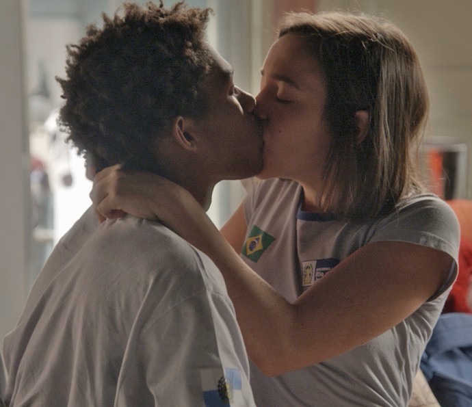 Wesley pede um beijo a Janaína (Foto: TV Globo)