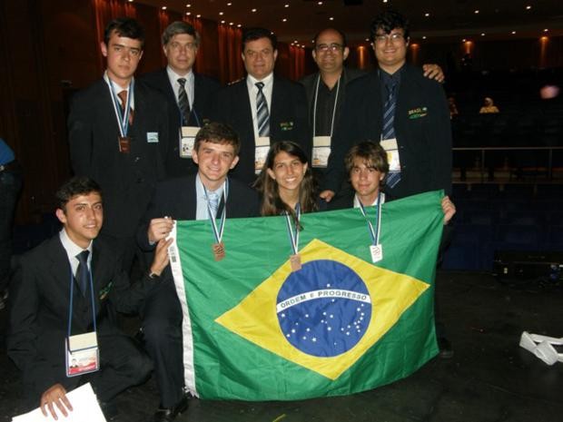 Equipe brasileira se reúne na Olimpíada Internacional de Física. (Foto: Arquivo Pessoal)