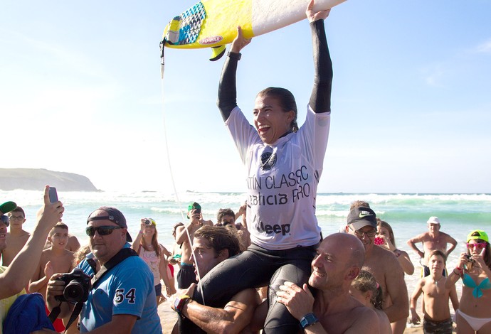 Silvana Lima comemoração surfe Classic Galicia Pro na Espanha (Foto: Lodin Aquashot / ASP)