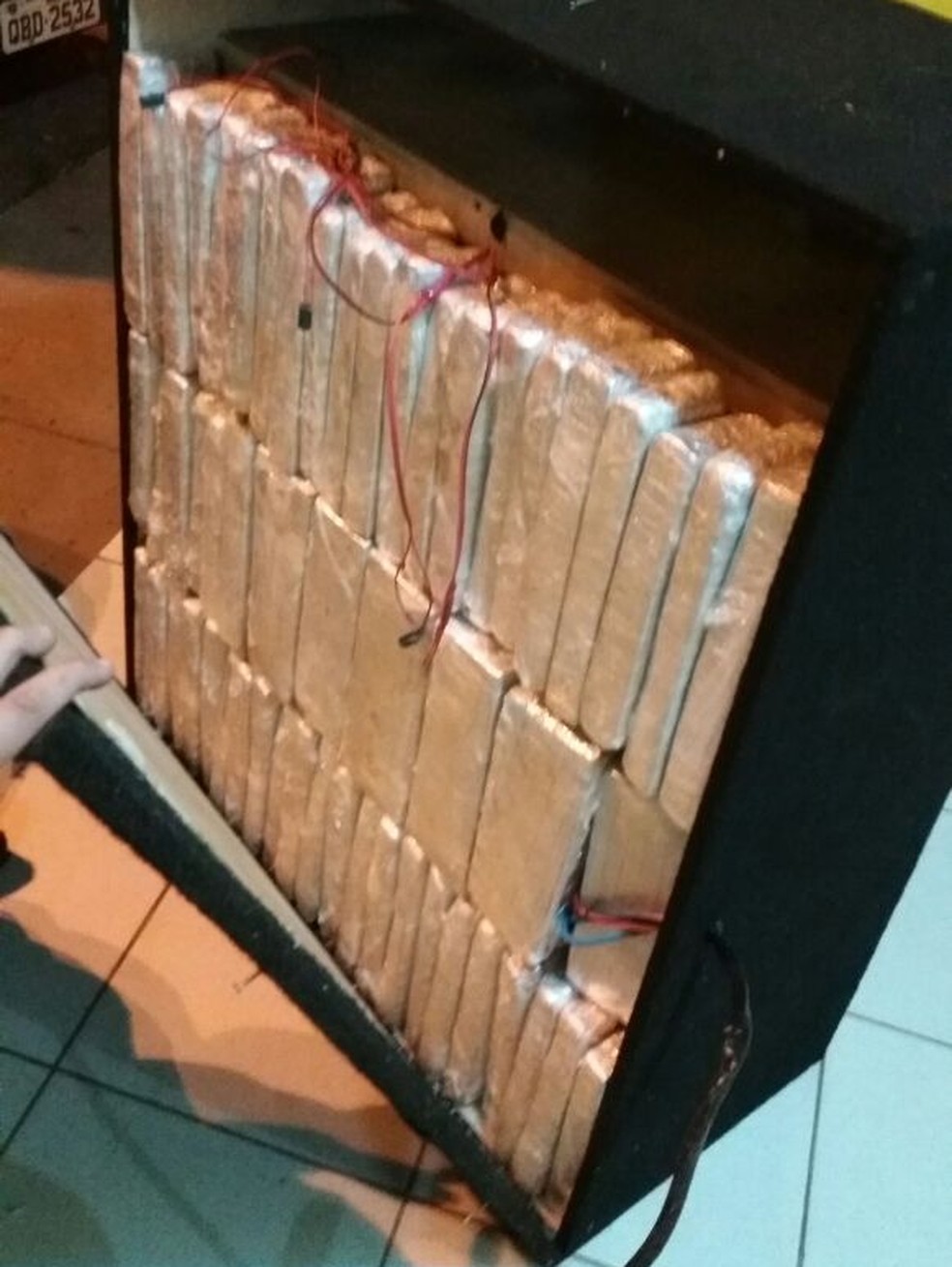 MÃ£e e filha foram presas com 115 kg de maconha (Foto: PolÃ­cia RodoviÃ¡ria Federal/MT)