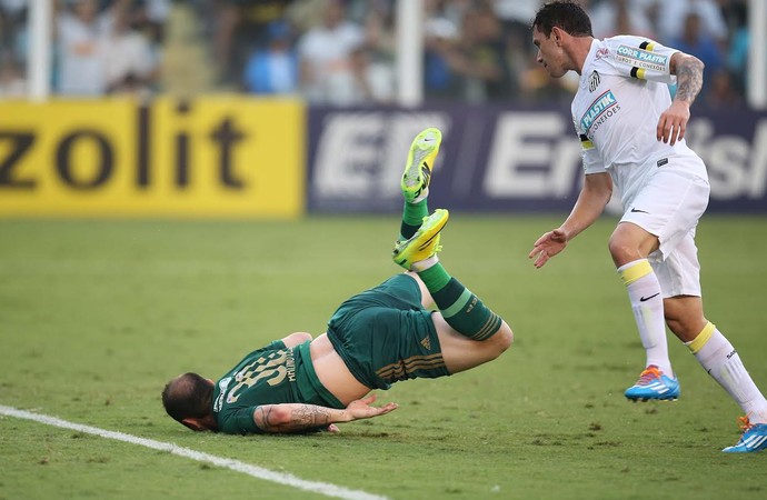Bruno César bate o rosto no chão e fica desacordado