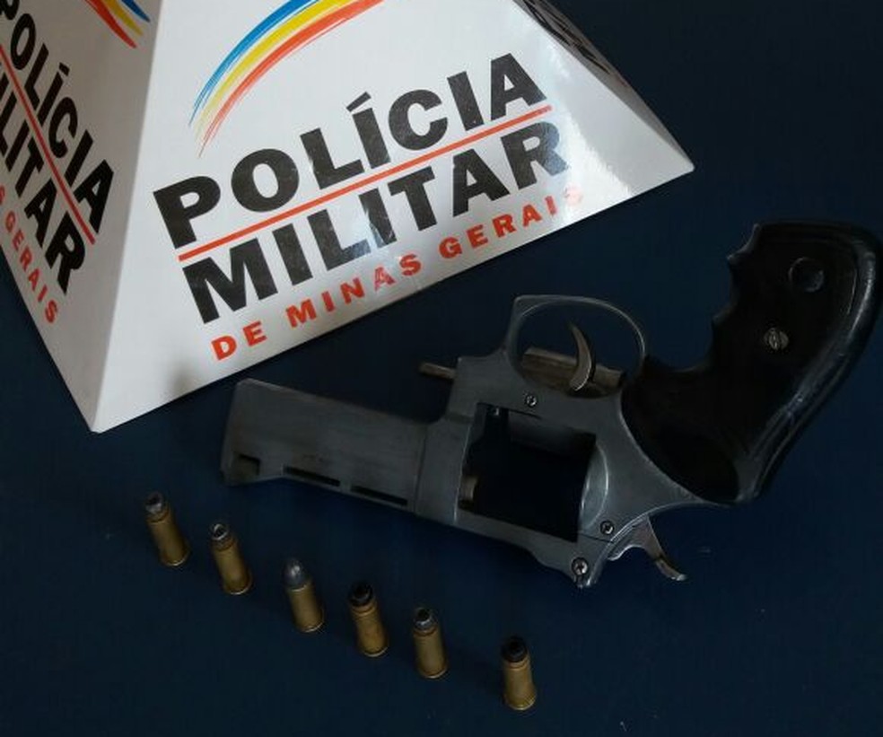 Arma apreendida pela polícia com o menor (Foto: Polícia Militar/Divulgação)