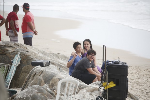 Larissa Manoela e Joao Guilherme na praia do Abrico (Foto: AgNews  / AgNews)