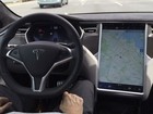 Tesla é acusada de confundir clientes com 'propaganda' do Autopilot