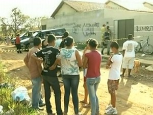 Frente da casa onde ocorreu chacina no Entorno do Distrito Federal (Foto: TV Globo/ Reprodução)