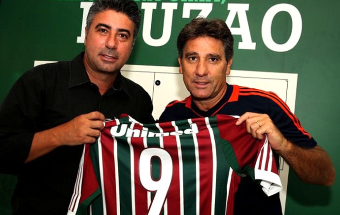 Alexandre Gallo e Renato Gaúcho com a camisa do Fluminense (Foto: Divulgação)