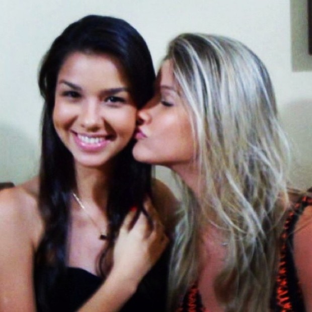 ego gemeas andressa suita posta foto com a irma minha versao morena noticias de famosos