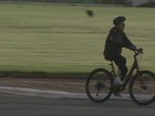 Dilma Rousseff anda de bicicleta no DF horas antes de dar posse a Lula