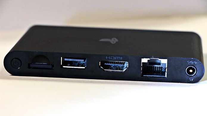 O PlayStation Tv possui 5 saídas na parte traseira (Foto: Tais Carvalho/TechTudo)