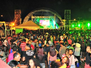 Organização estima que mais de 10 mil pessoas tenham participado do evento  (Foto: Vanísia Nery/ G1)