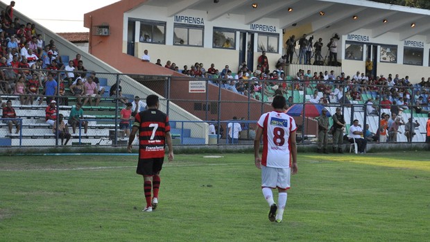 Dacha marcando Niel no jogo entre Flamengo-PI e 4 de Julho (Foto: Renan Morais/GLOBOESPORTE.COM)