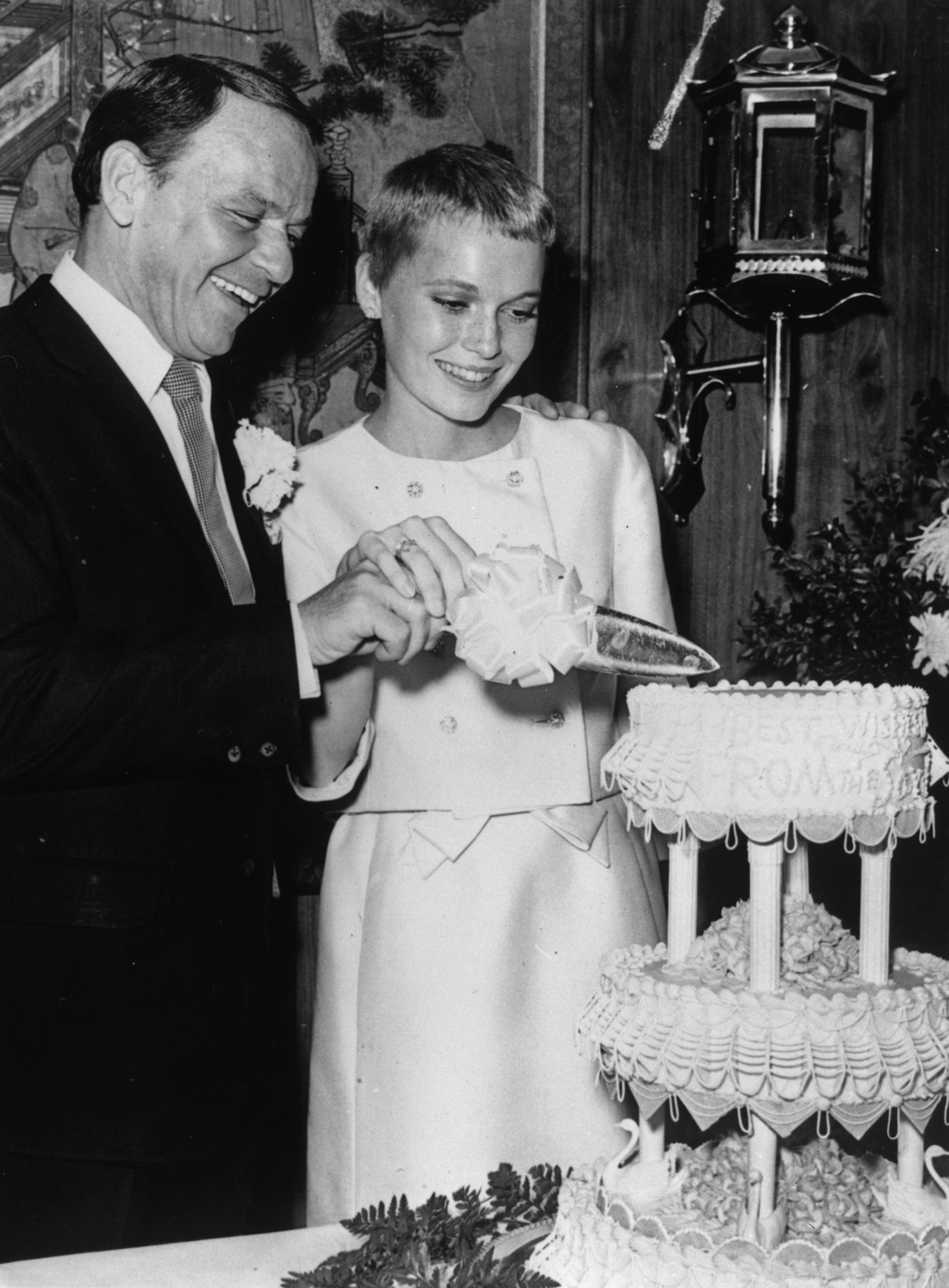 Frank Sinatra e Mia Farrow se casaram em Las Vegas em 1966 (Foto: Getty Images)