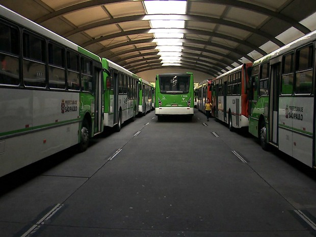 Motoristas e cobradores fazem protesto contra ataques a ônibus em SP - Gnews (Foto: Reprodução/GloboNews) Motoristas e cobradores fazem protesto contra ataques a ônibus em SP - Gnews (Foto: Reprodução/GloboNews)
