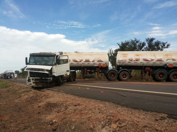 Acidente aconteceu entre Colinas do Tocantins e Nova Olinda (Foto: Bombeiros/ Divulgação)