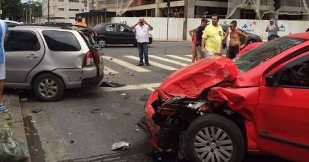 G1 Idoso Passa Mal Ao Volante E Provoca Acidente Em Santos SP