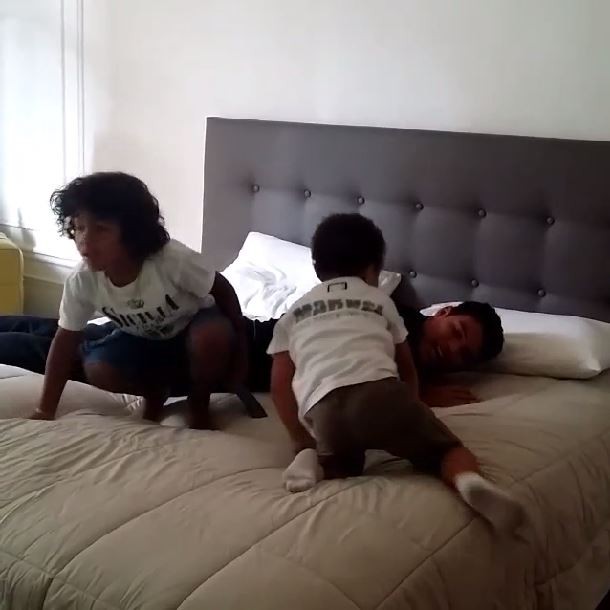 Thiago Silva com os filhos (Foto: Instagram/Reprodução)