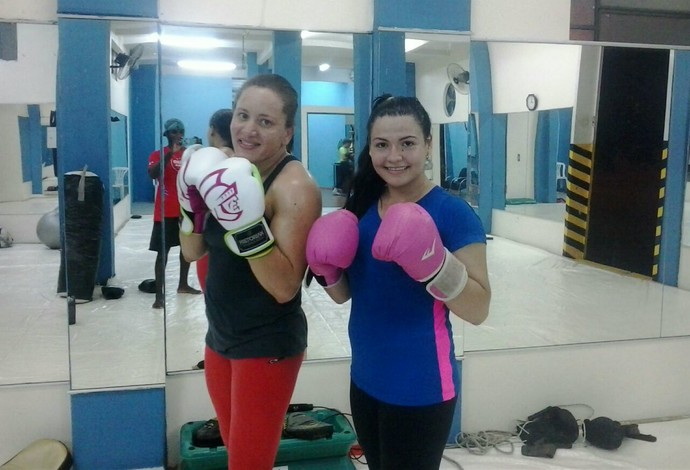 Hula e Mayra de Oliveira Divinópolis Kickboxing (Foto: Mayra de Oliveira/Arquivo Pessoal)