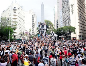festa Atlético-MG torcida nas ruas Praça Sete (Foto: Marcos Ribolli / Globoesporte.com)