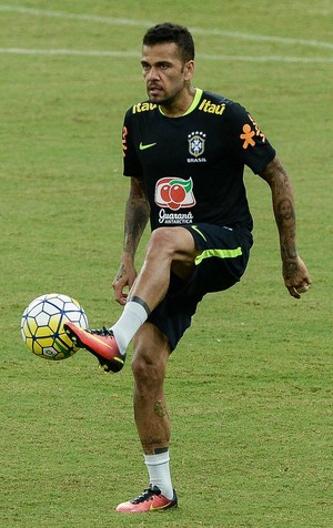 daniel alves treino seleção brasileira manaus (Foto: Pedro Martins / MoWA Press)